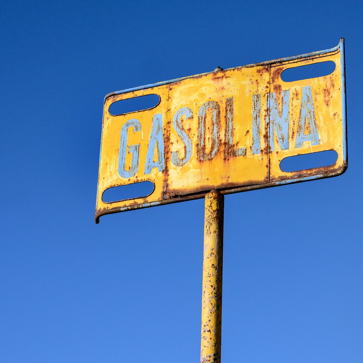 Gasolina // Ctra. Nacional 601 // Valdelafuente // León

Toda la historia, en instagram 👇📸
instagram.com/p/Cw6z7FcIgnw/

Foto: <a href="/Txema_Ramos/">Txema Ramos</a> 

<a href="/patrimografico/">Red Ibérica en Defensa del Patrimonio Gráfico</a>
#patrimoniografico #leonesp #tipografia #rotulos #letreros #rotulandia