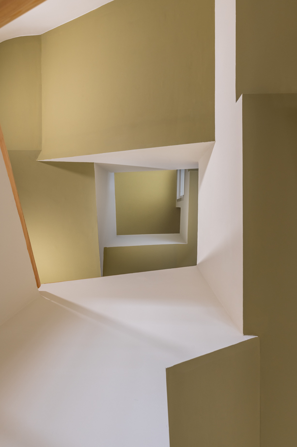 JF_Replica's tweet photo. Arte en los pequeños detalles arquitectónicos.
Ojo de escalera.
Proyecto Mirador de Unamuno en San Lorenzo de El Escorial, Madrid,  gestionado por Ginkgo Gestión.
Arquitectos: Arocas &amp; González.
#arquitectura #arquitectosmadrid #Madrid https://t.co/fhg4wHQTvZ