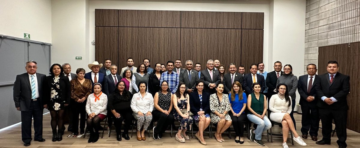 Seccion60SNTE's tweet photo. El Mtro. Alfonso Cepeda Secretario Gral del #SNTE y el Prof. @Carlos_GomezRod, Secretario Gral de la #Secc60, se reunieron con docentes de los programas extraordinarios #PAEX #PICPAE y #FRHEICDT del IPN, dando a conocer los avances del programa de compactación para este sector. https://t.co/4pIuYFIXBo