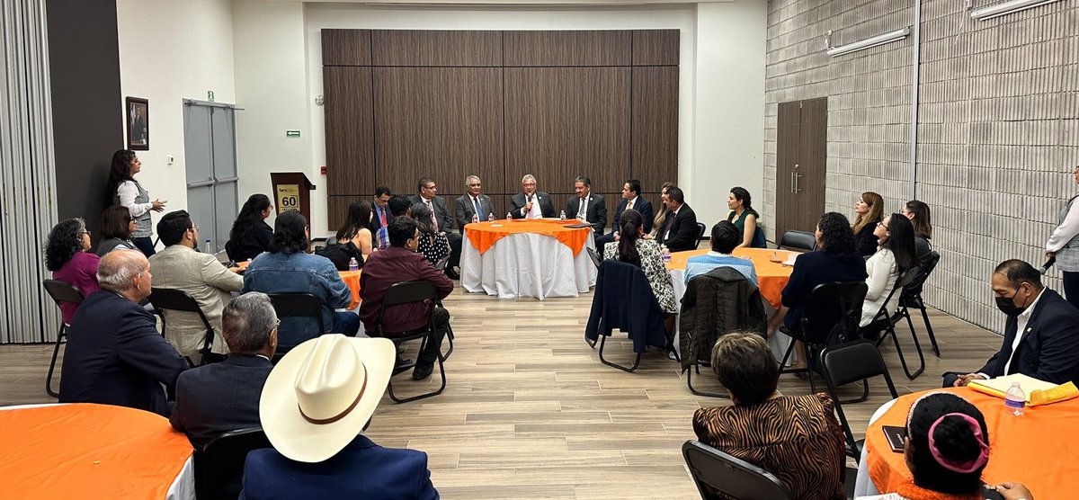 Seccion60SNTE's tweet photo. El Mtro. Alfonso Cepeda Secretario Gral del #SNTE y el Prof. @Carlos_GomezRod, Secretario Gral de la #Secc60, se reunieron con docentes de los programas extraordinarios #PAEX #PICPAE y #FRHEICDT del IPN, dando a conocer los avances del programa de compactación para este sector. https://t.co/4pIuYFIXBo