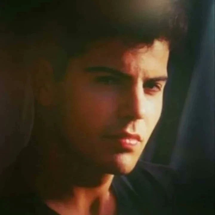 julielushjordan's tweet photo. #ThrowbackThursday ❤🔥❤🔥❤🔥❤🔥❤
He's still got that look all these year's later 🦄
#Gutterville #onelook
#yesplease #salivating
#jkgirlforever #tink #lovemybostonboy #myheartbelongstoyou #perfection #sensational
❤🦄❤🦄❤🦄❤🦄❤ https://t.co/fyfUCYAJTK