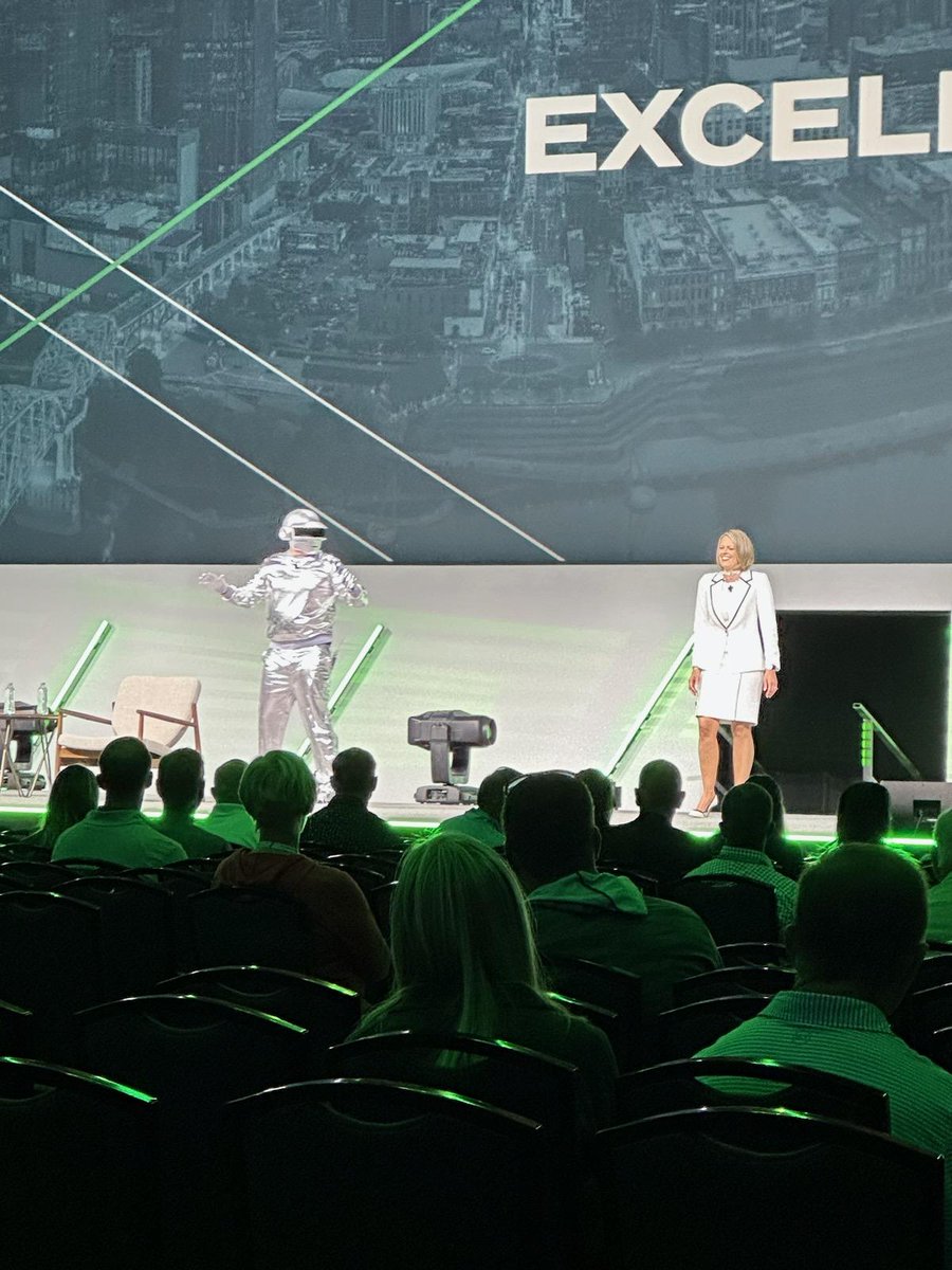 RyanDetrick's tweet image. Going to the future was fun at #Excell Day 2!

Thanks @TerisShepherd for hosting with me, what a fun time! 

This is proof, you can have fun at a financial conference!