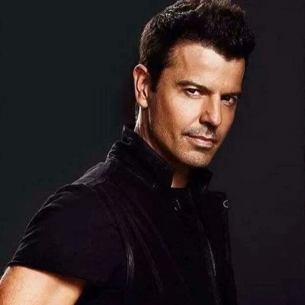 julielushjordan's tweet photo. #ThrowbackThursday ❤🔥❤🔥❤🔥❤🔥❤
He's still got that look all these year's later 🦄
#Gutterville #onelook
#yesplease #salivating
#jkgirlforever #tink #lovemybostonboy #myheartbelongstoyou #perfection #sensational
❤🦄❤🦄❤🦄❤🦄❤ https://t.co/fyfUCYAJTK