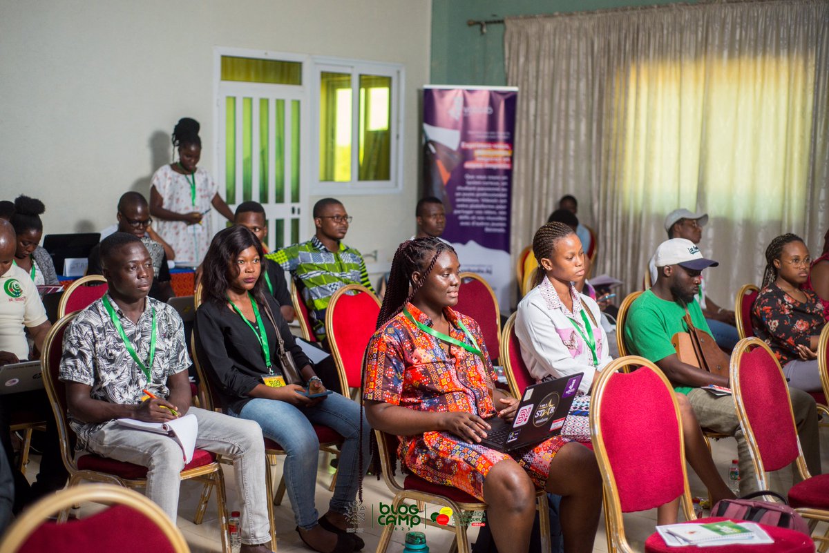 ab_benin's tweet photo. Après un panel sur le thème central du Blog Camp, intitulé "Bloguer pour le changement : les TICs et leur impact sur la santé sexuelle", Madame Hermine GABA, représentante du Directeur Départemental de la santé du Mono, a procédé au lancement officiel du Blog Camp 2023. Elle a reconnu l'importance de l'éducation sexuelle dans l'épanouissement et le développement de la jeunesse et s'est dite engagée.

Notre panel de discussion a accueilli @SalahouYekini, consultant formateur indépendant, @AloakinnouB, Présidente @FjadLe et créatrice de contenu puis @jnoumonvii, coordonnateur de @vobodomedia. Ce riche panel a été modéré par @ruth0_edoh.

#blogcamp2023
#bloggingforchange