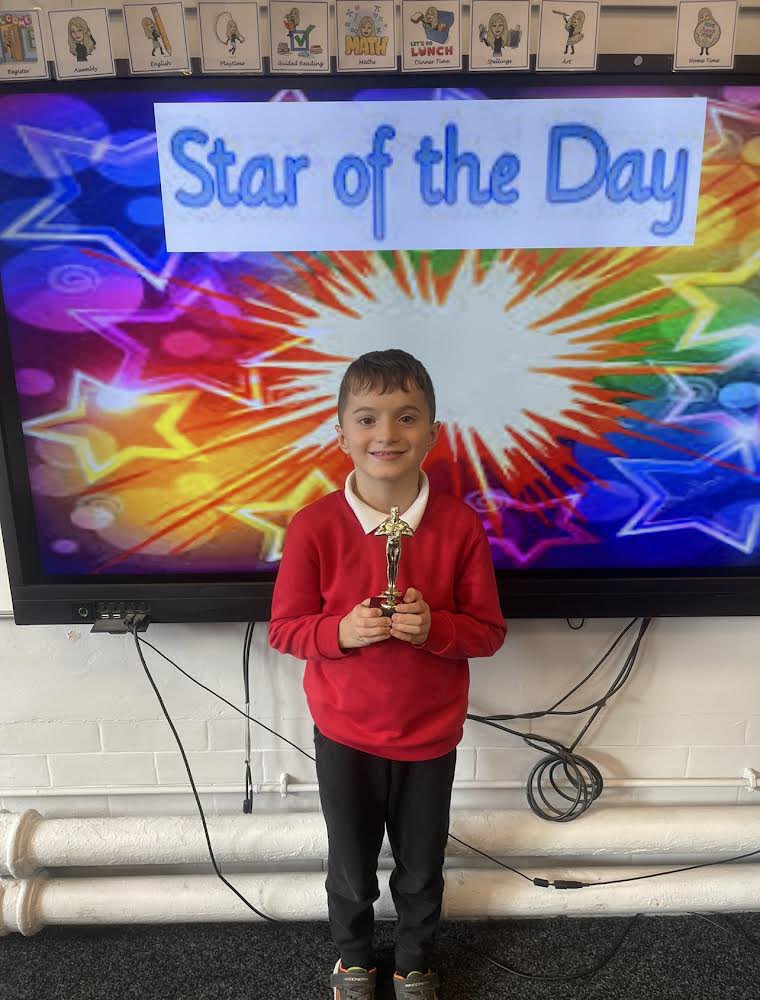 rjsyear5's tweet photo. Mrs Goodinson’s Star of the Day today is this young man. He’s been a great partner to his new partner - sharing ideas, giving suggestions, being critical and kind. He wrote a great paragraph today containing many of our texts key features and has been an all round star! 🏆 https://t.co/6Oi2LmxLnh