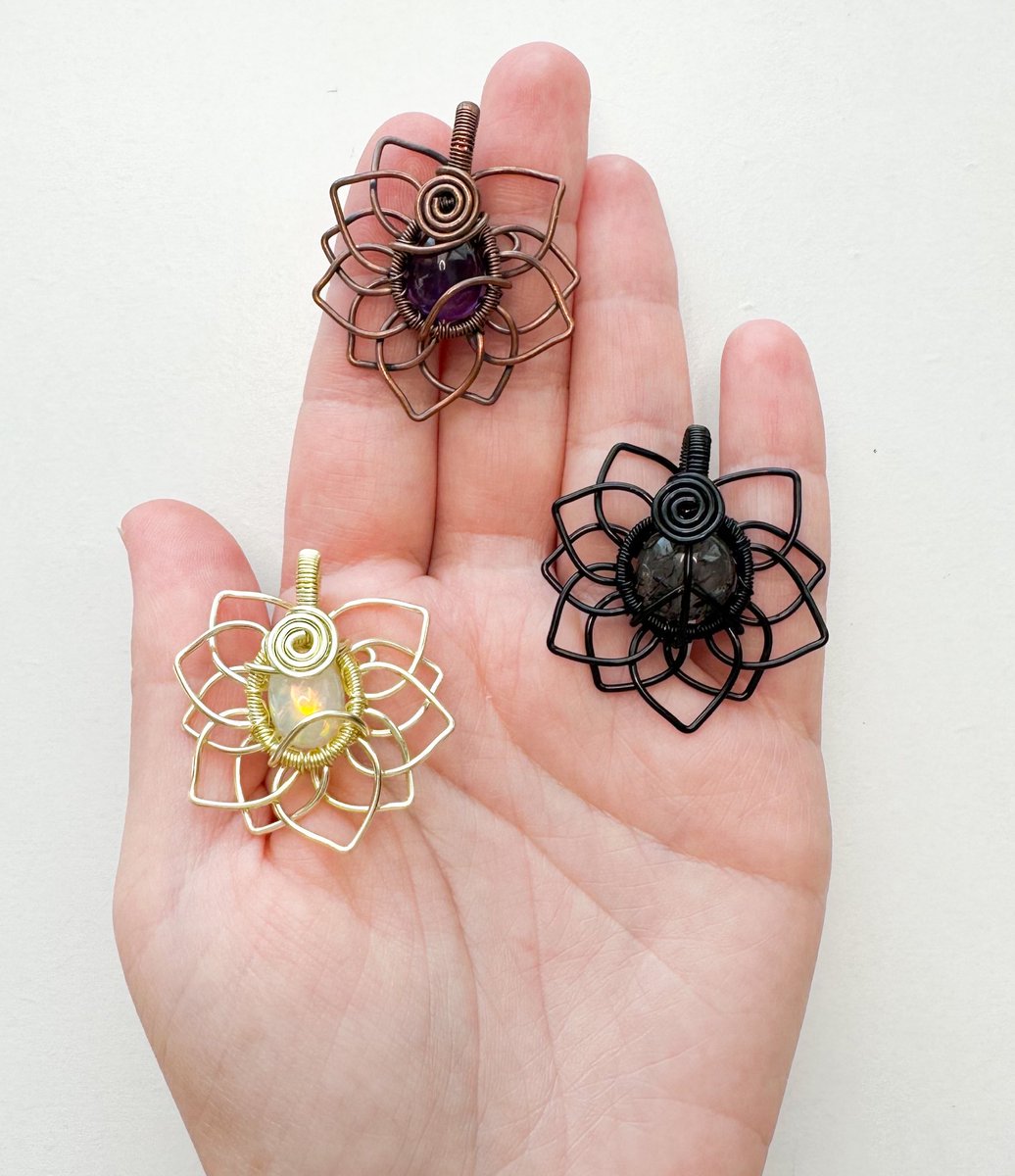 mildhippie's tweet photo. handfuls of sunflower pendants 💜🌻

all available Sept. 15th at 8pm eastern time https://t.co/kXyaAHF04q