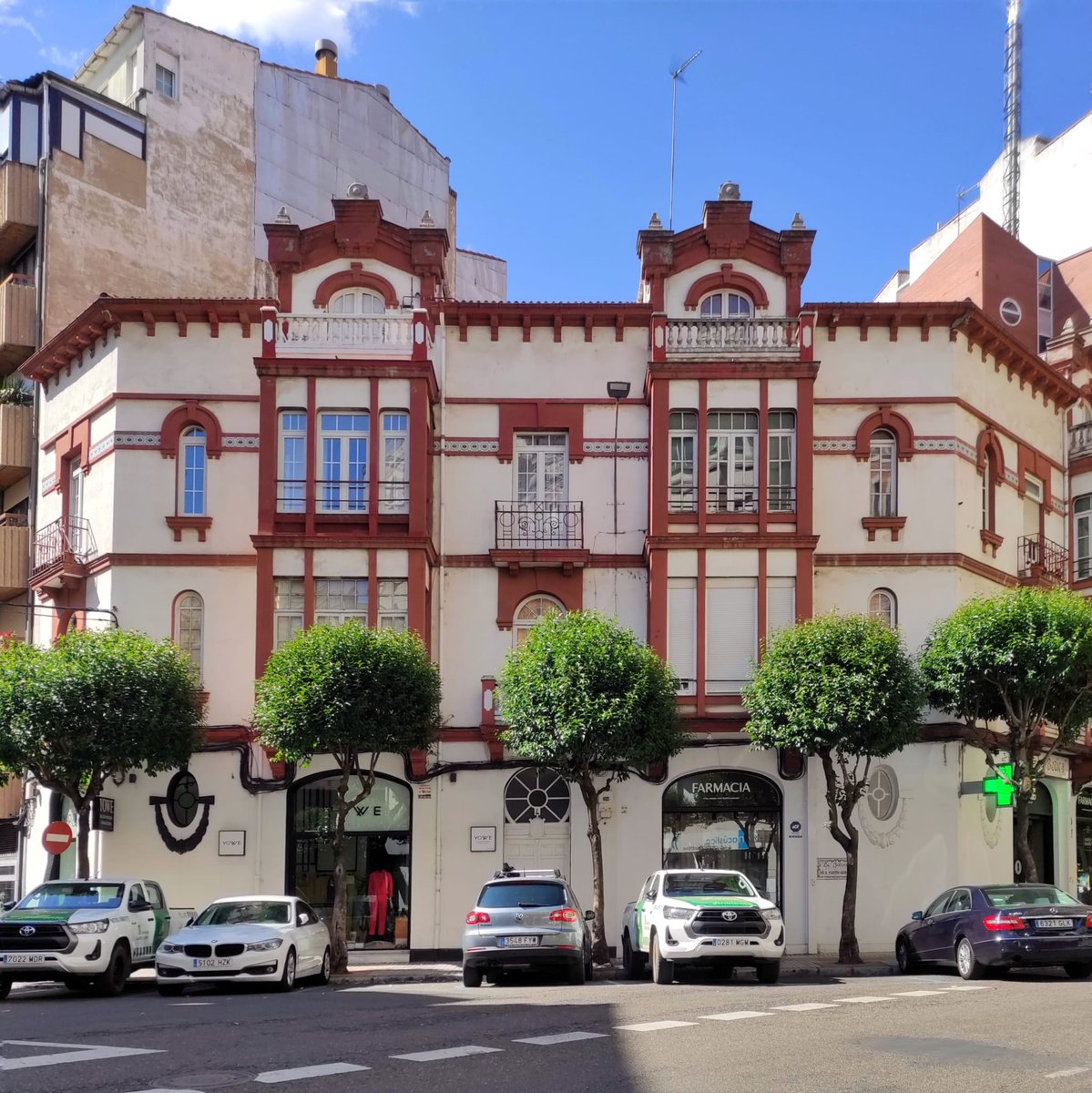 Farmacia Martín-Granizo // Av. de Roma 4 //  León

Toda la historia, en instagram 👇📷 
instagram.com/p/CxFJKoaII1z/…

Foto:
<a href="/ordasjavier/">Javier Ordás</a>

<a href="/patrimografico/">Red Ibérica en Defensa del Patrimonio Gráfico</a>
#patrimoniografico #leonesp #tipografia #rotulos #letreros #rotulandia