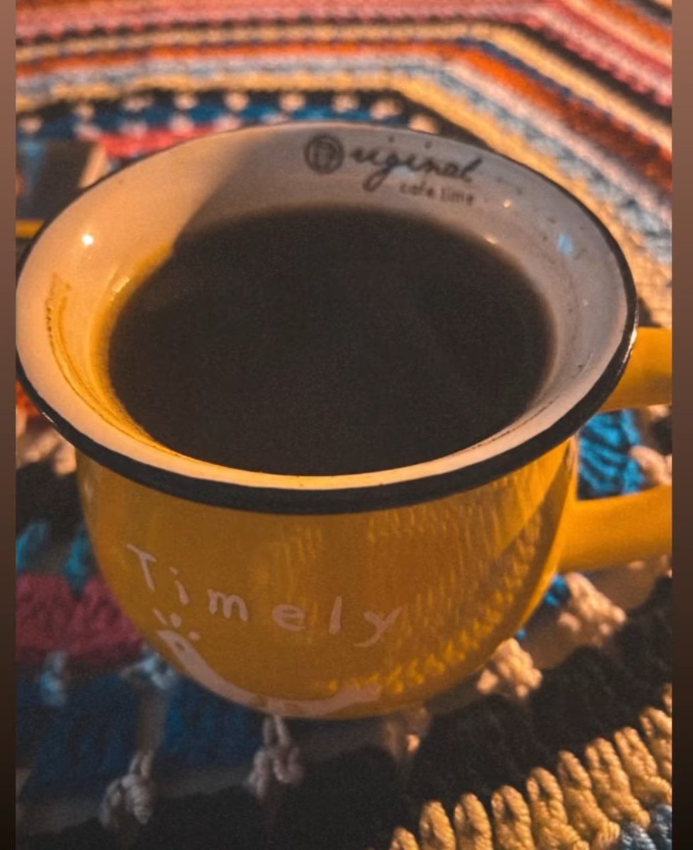 Kendisi bol köpüksüz şimdi oturdum kahvesi olur🤗