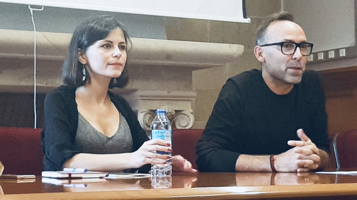 «NECESITO CREER en la palabra cuando llueven los días y el futuro se parece a una gran noche sin párpados.»

Hoy he tenido el honor de presentar el nuevo poemario de <a href="/celiacorral/">Celia Corral Cañas</a>. 

Un texto necesario y bello. 

#Poeta