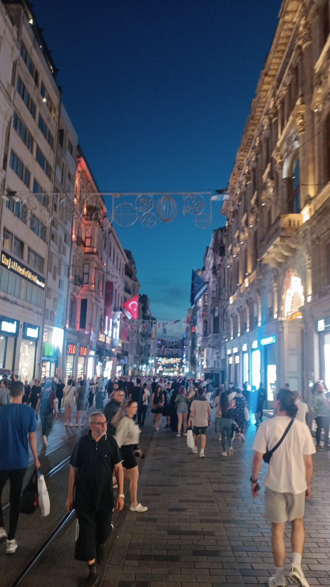Taksim anlık kimler burada