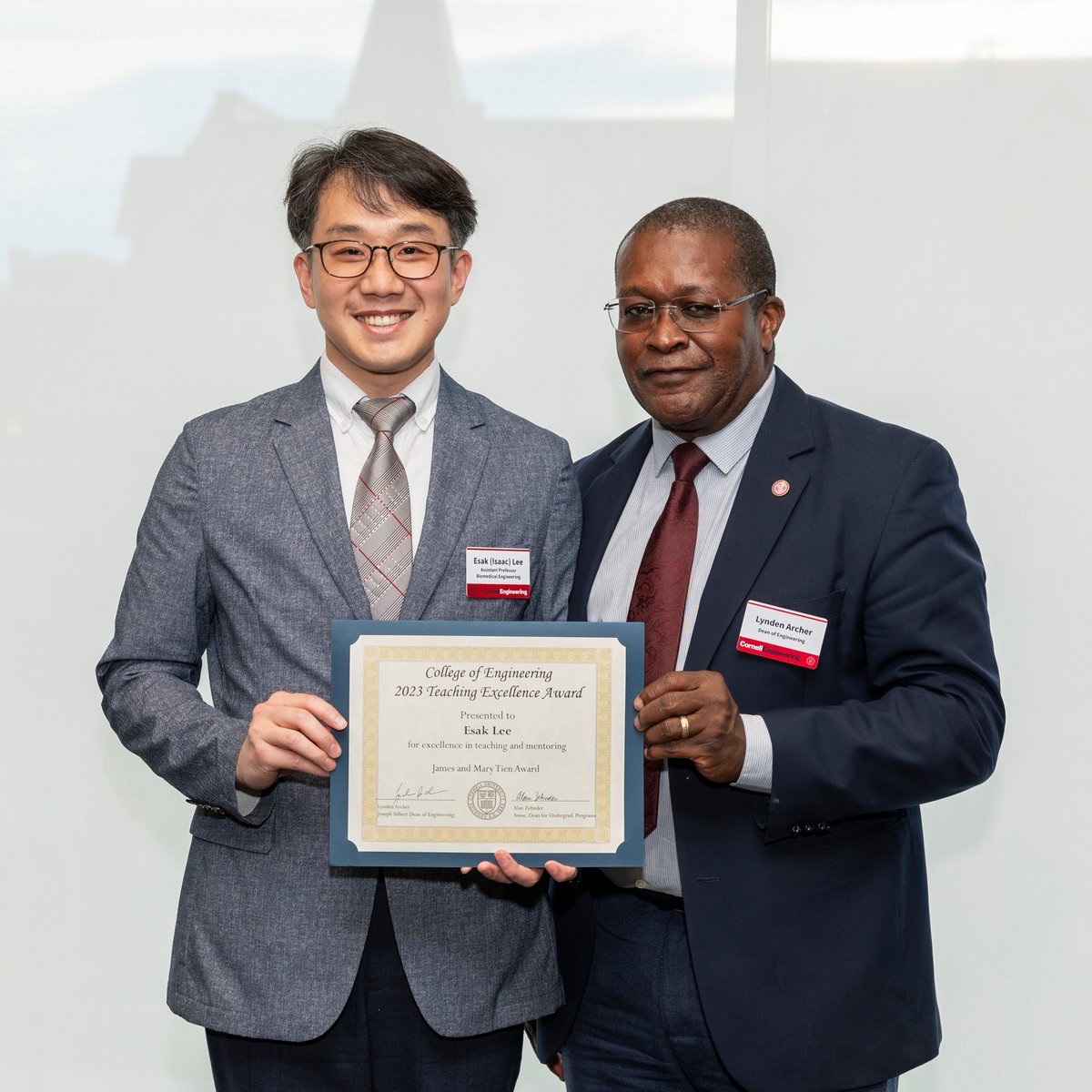 Esak (Isaac) Lee tweet media