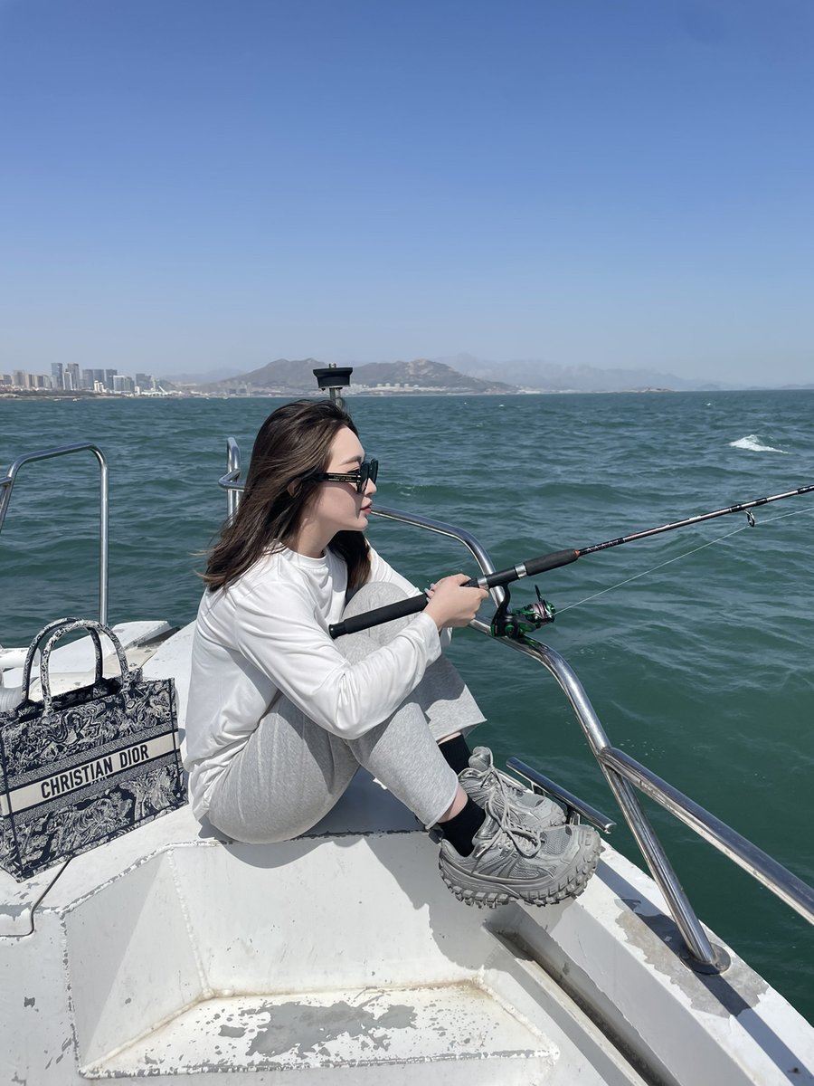 VeraaaYang's tweet image. The most important thing about fishing is not what you catch. Rather, it's whether you're enjoying the process
#Seafishing
#Hooks
#Fishinggear
#Fishfarming
#Seaside
#Speedboatfishing
#Fishingtournaments
#Fishing