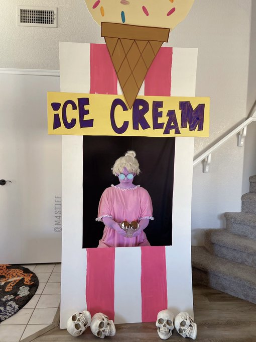 mmm ice cream so good 😛 https://t.co/l76pjHEyz7