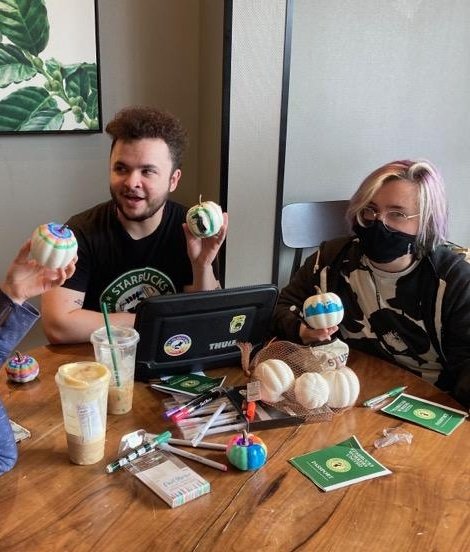WorkersUnitedMA's tweet photo. It's always good to talk about Union Rights over Pumpkin Spice with @MoCoCouncilMD District 7 Member @dawn_luedtke at yesterday's Sip-In! It's good to know that Olney, MD is a Union town!
#sipin #starbucksunion #wumarjb #sbwumarjb #sbwu #wunomatterwhat #1u #unionsforall https://t.co/CKuYoO3kX6