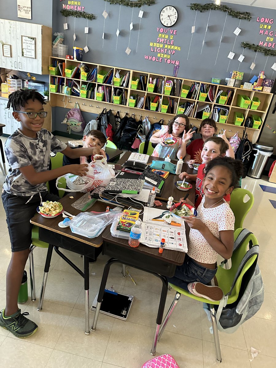 Making tasty mixtures and solutions with Caesar salad and lemonade with <a href="/mrs_starling101/">Mrs. Starling</a> <a href="/NISDKallison/">Kallison Elementary</a> 👩🏻‍🔬