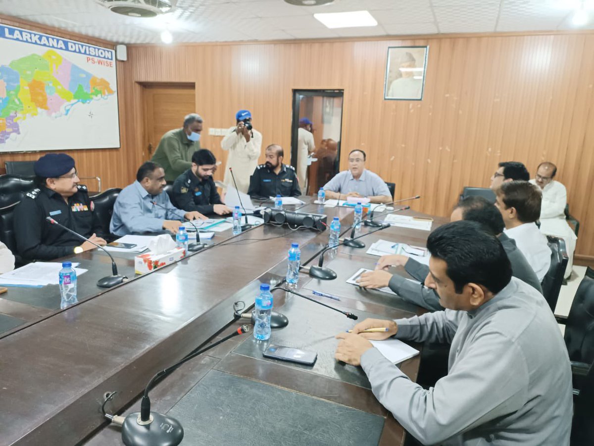 commissionerlrk's tweet photo. Meeting regarding Divisional / District Enforcement Committee for Anti Theft Electricity Campign held under the chairmanship of Commissioner Larkano participated by DIG Larkano, DCs, SSPs, SEPCO authorities and other related stake holders. https://t.co/es8rH2puSG
