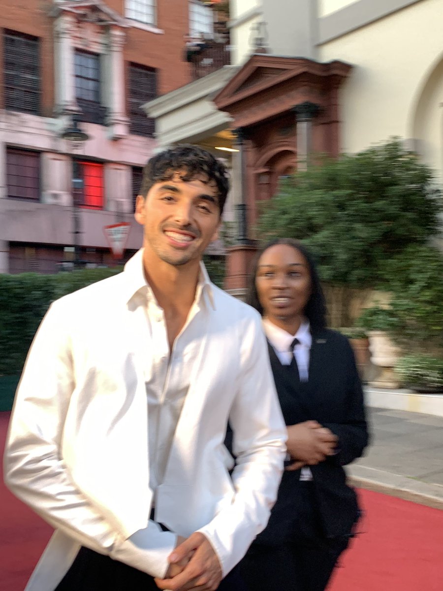 SabbiBou's tweet photo. the way it'd almost look like.... Alex on his way to getting married to the love of his life... 🥺 #dreamingofthatsequel #onedayoneday #RWRBMovie https://t.co/OfQzJAnO45