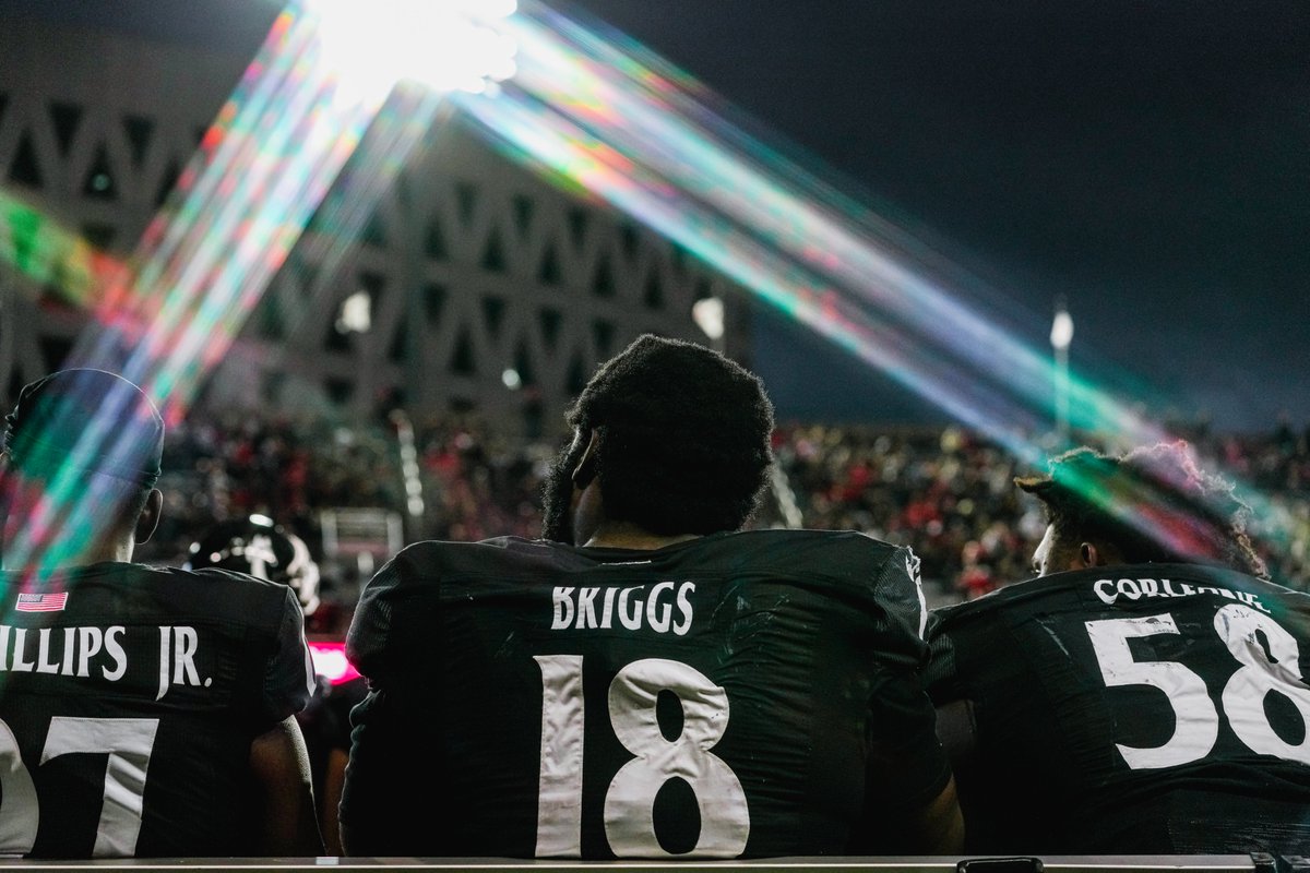 GoBearcatsKIDS's tweet photo. NIPPERT AT NIGHT  ✖️ 127th Battle for the Victory Bell?

Say no more... https://t.co/j4kzyDFnJl