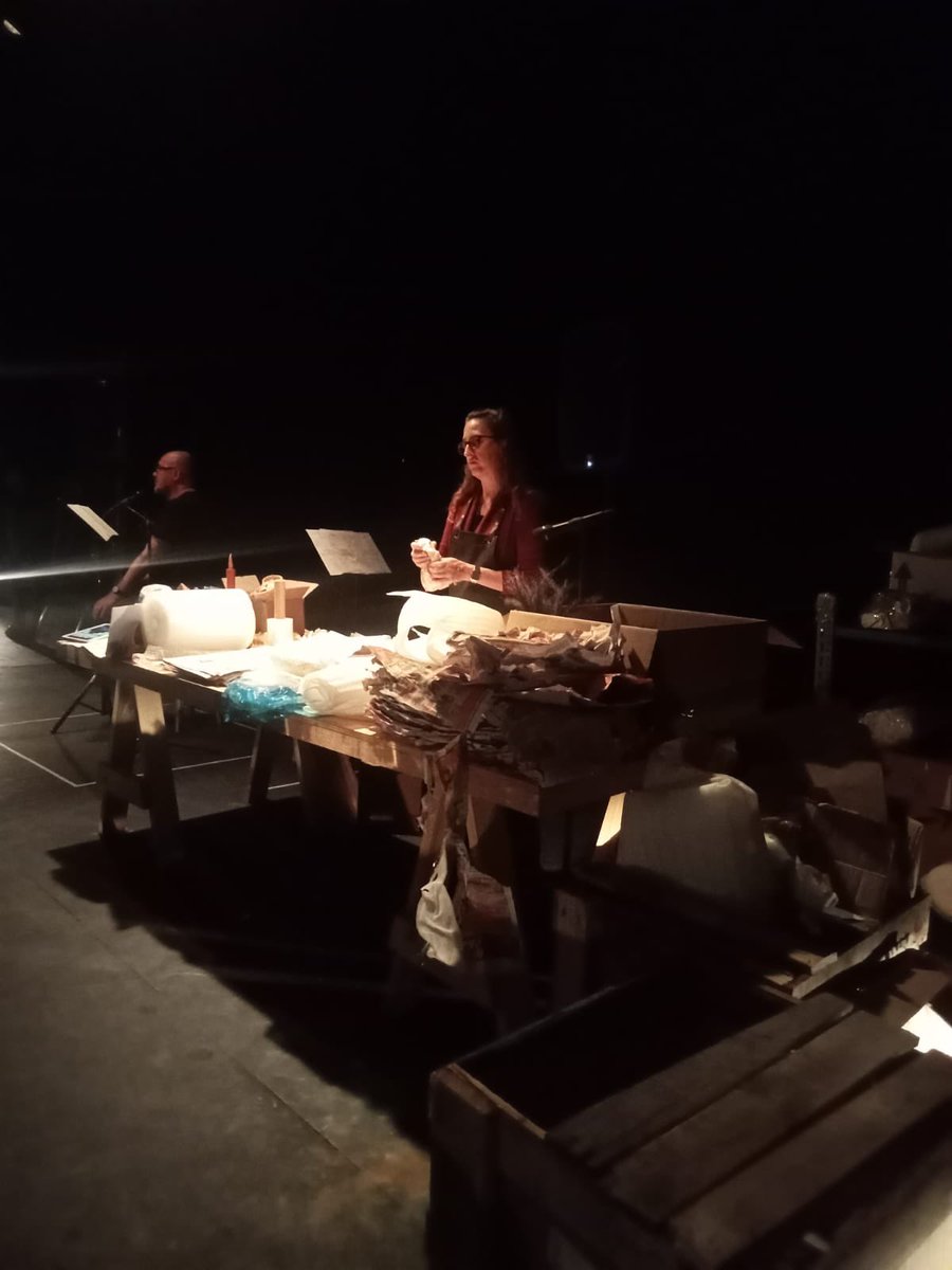 daniel_mirand's tweet photo. Este jueves al teatro, disfruta de la cartelera de la @teatroinbal, que ofrece funciones como "Volver a Fuenteovejuna", "30+1. Obra para una actriz y un radio" y "Latente: Bucarofagia (inventario)". Te esperamos en el Centro Cultural del Bosque INBAL. https://t.co/XMFbcUHlBE