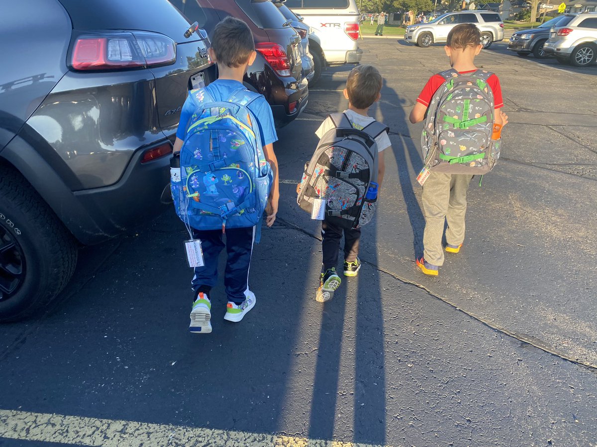 RaisingLittle's tweet photo. So exciting! The National Civics Bee is expanding. I hope it's coming to Macomb, Michigan. @MIChamber @CivicBuzz @macombchamber #nationalcivicsbee #civicsbuzz #ad https://t.co/BtrhVDEJ8a