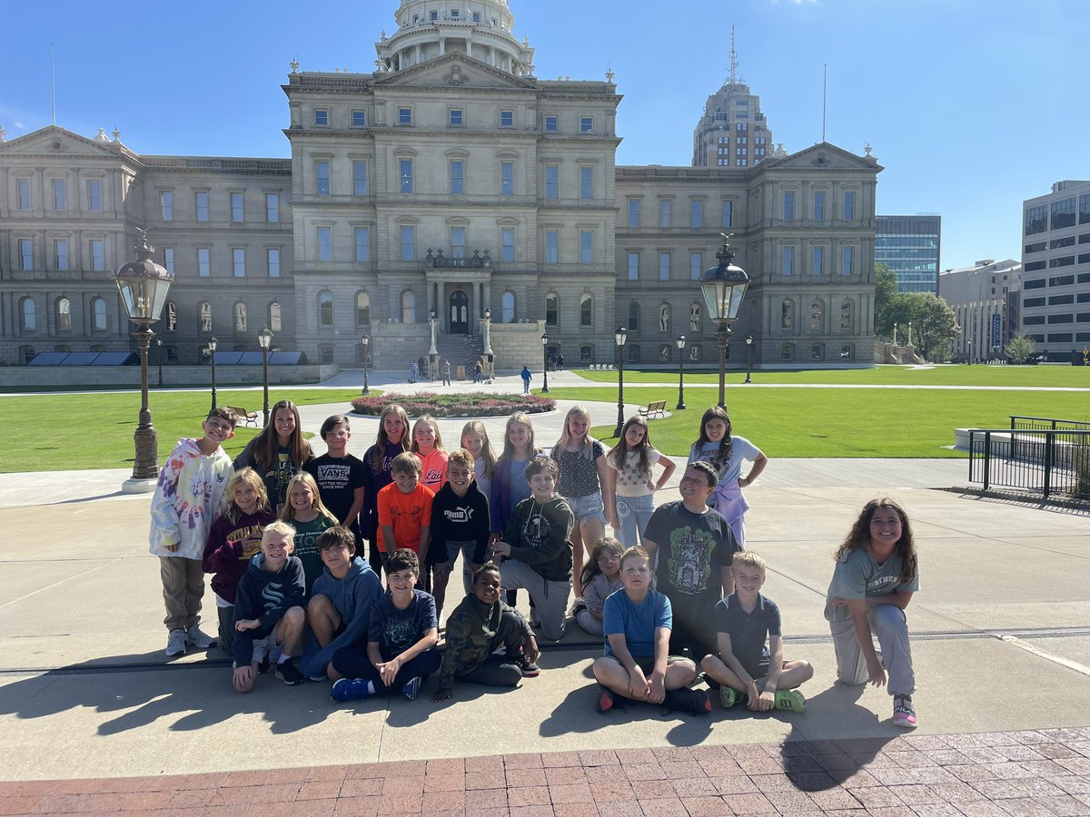 srstolle's tweet photo. Beautiful day to take our students to the Michigan Capitol and History Museum!! @hutchingsele https://t.co/5FKaUjCZmp