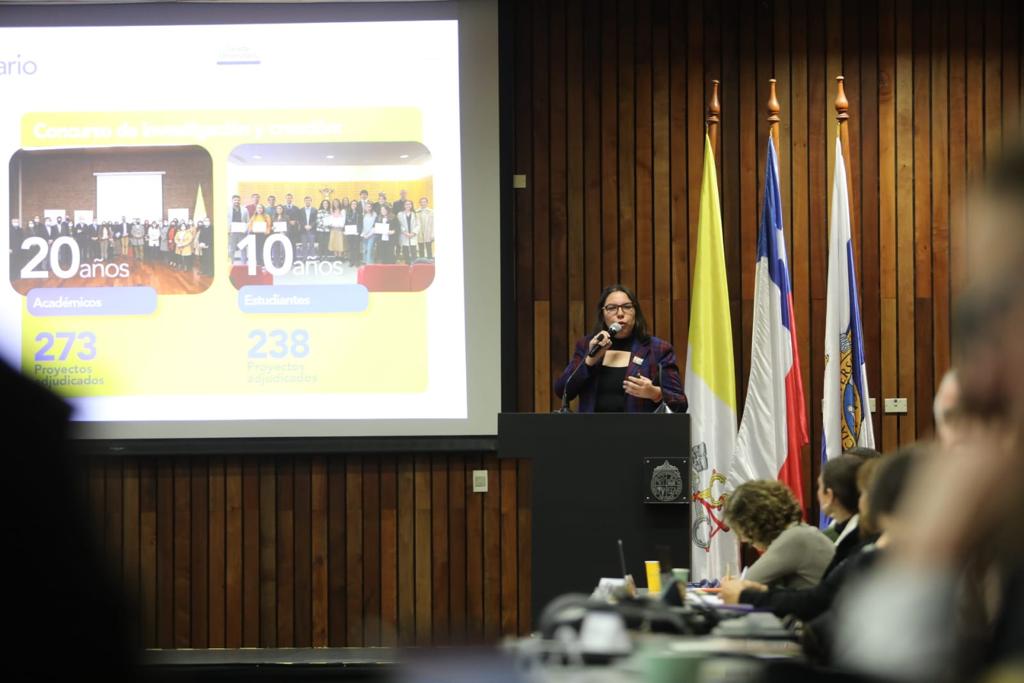 ucatolica's tweet photo. #ForoUC analiza la identidad católica de la universidad y la política de vinculación con el medio. 🕊️🌎 En la instancia de encuentro para la #ComunidadUC, cerca de 50 participantes plantearon ideas e interrogantes sobre futuros proyectos de la #UC. Lee +: https://t.co/HuHCLLY2pG https://t.co/odxd2BT0Qy