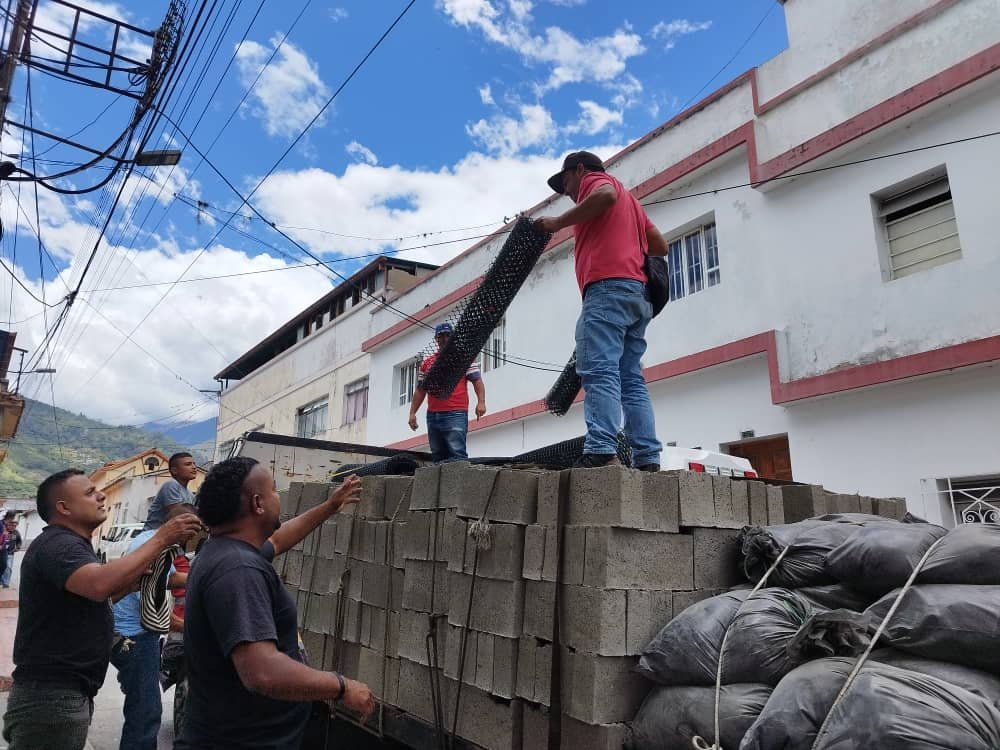 #EnFotos 📸| Más de 240 metros cuadrados serán rehabilitados en la sede de <a href="/CorpoelecInfo/">Corporación Eléctrica Nacional</a> . (Mérida), gracias a los recursos aprobados por parte del Pdte. <a href="/NicolasMaduro/">Nicolás Maduro</a>  la @_Vpsops y el  <a href="/JEHYSONGUZMAN/">JEHYSON GUZMÁN</a> para beneficiar a más de 700 trabajadores.

#VenzuelaYChinaIndestructibles