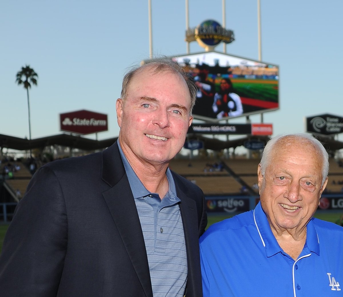 One of the most influential and longest-serving coaches in the Dodger organization, John Shoemaker, is the recipient of the second annual "Tommy Lasorda I Bleed Dodger Blue Award."

Story🔗dodgers.mlblogs.com/influential-do…