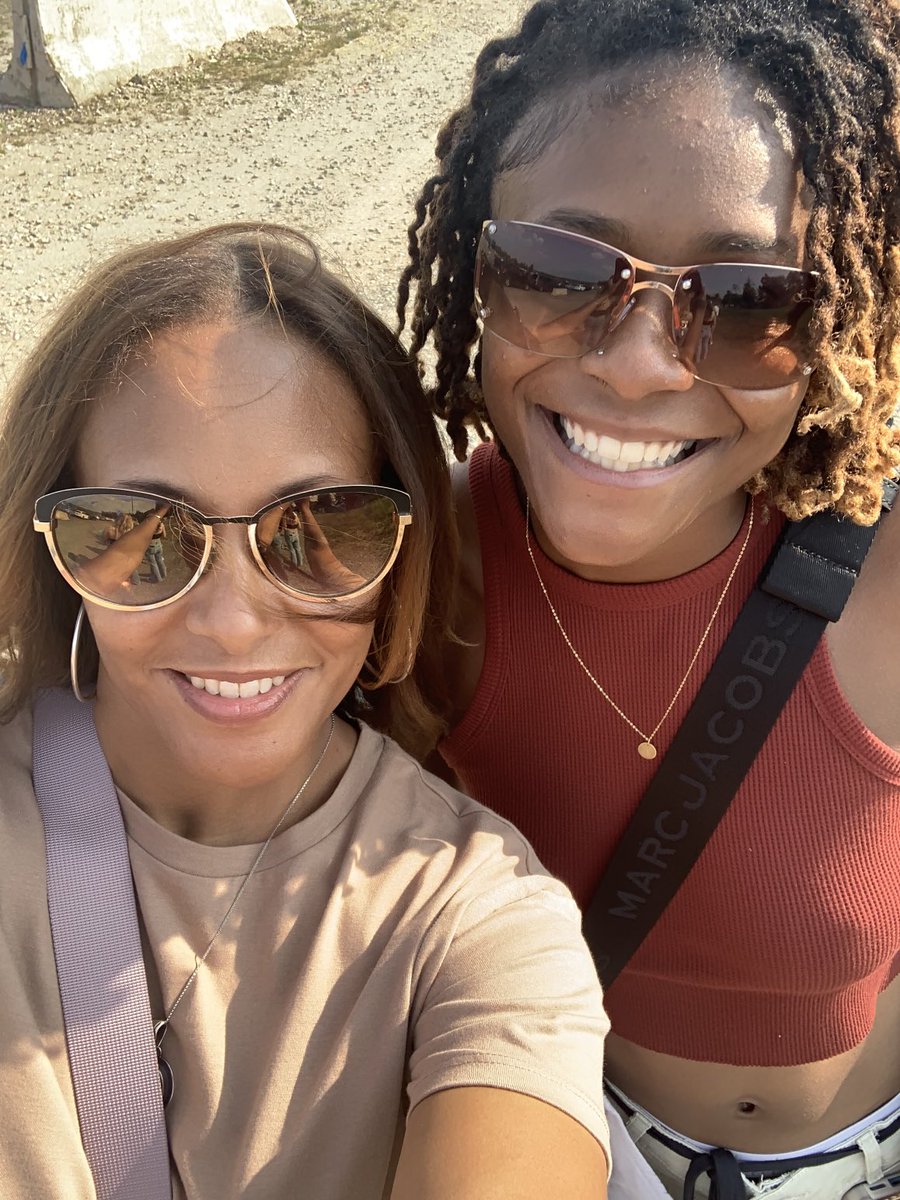 JamilaWanza's tweet photo. Happy birthday to my favorite 22 year old 😘🎂🎊! https://t.co/grUhwgtW1V