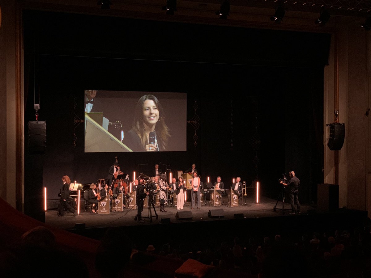 manuelwe's tweet image. Herzlichen Glückwunsch an die Gewinnerin des Talent Awards @bdkom @LarissaBenz 
Masterarbeit #Metaverse #IK @UniLeipzig @ifkmw