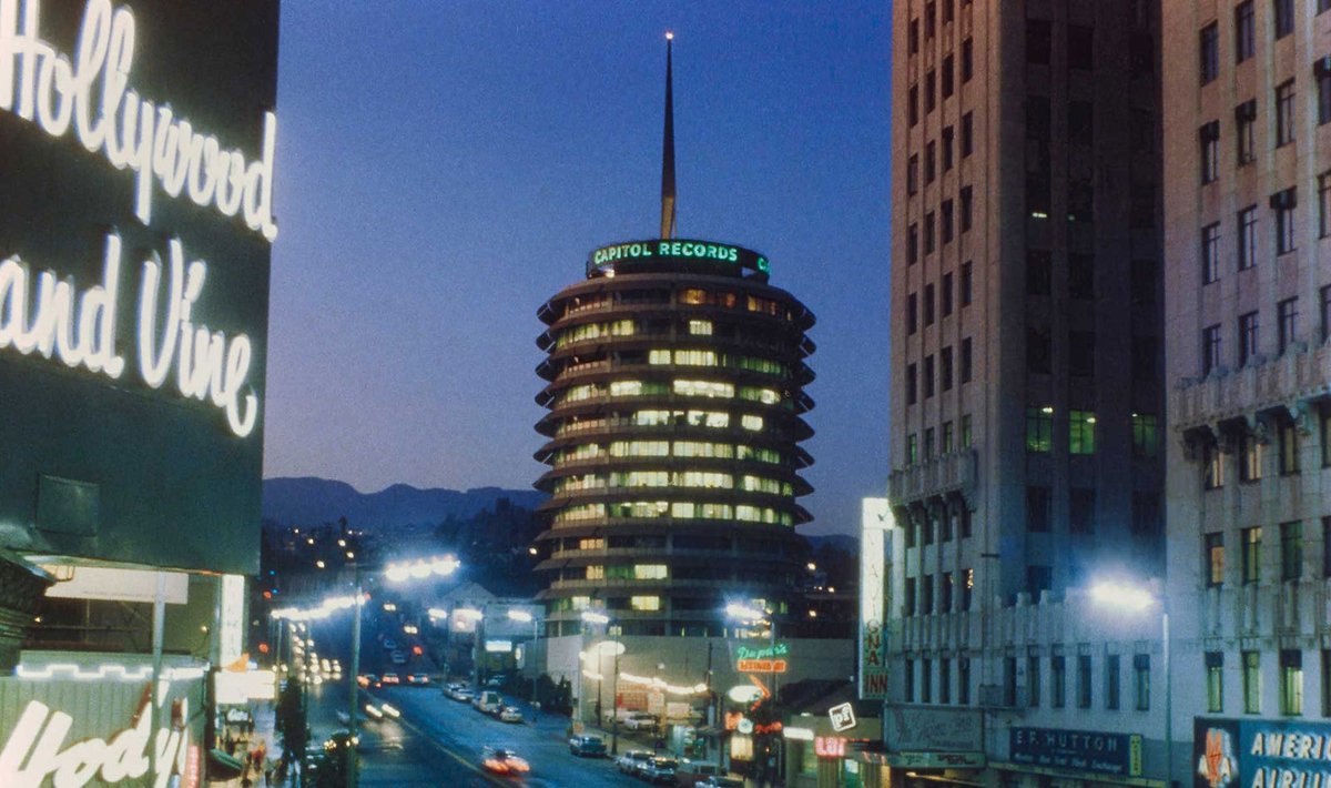 HalosandArrows's tweet photo. We can't get enough of these fine art prints courtesy of @alisonmartino &amp; Vintage Los Angeles. Find these and other exclusive art prints of Hollywood’s Golden Age here: https://t.co/w5SLqIDrQV 
#goldenage #hollywood #vintageLA #LAIcon #hollywoodlandmarks #sunsetstrip https://t.co/BuNxofor84