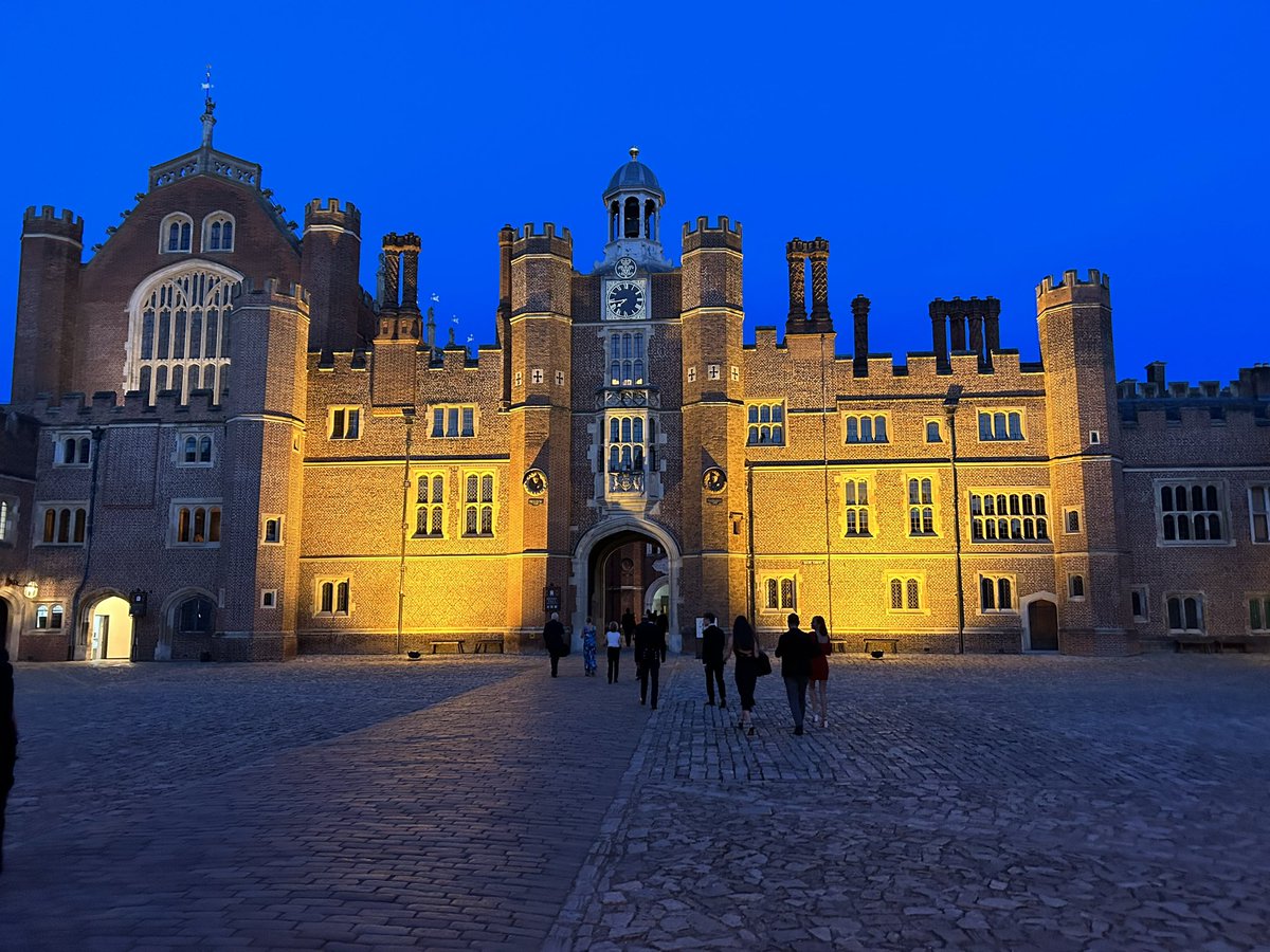 What a location for dinner!! Hampton Court Palace - gala dinner of the Society of British Neurosurgeons Honoured to be part of your conference