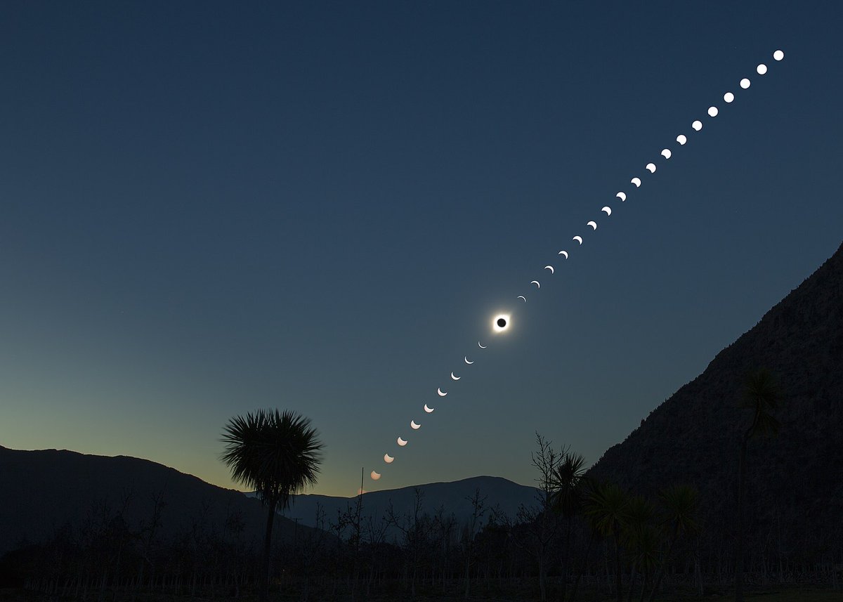 sertacc24's tweet photo. Time lapse of 2019 total solar eclipse taken at El Molle, Chile. https://t.co/sYE48X4Hym