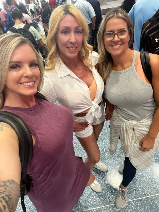 We&rsquo;ve landed in Sin City!!! @TheHotWifeTour is kicking off!  @FitwifeJewels @Lovelyleahxxx https://t<a class="tags" target="_blank" title="On Twitter" href="/?out=eyJ0eXAiOiJKV1QiLCJhbGciOiJIUzUxMiJ9.eyJpYXQiOjE3MjA2NjQzNzIsImlzcyI6InR3cG9ybnN0YXJzLmNvbSIsIm5iZiI6MTcyMDY2NDM3MiwiZXhwIjoxNzUyMjAwMzcyLCJyZWRpcmVjdF91cmwiOiJodHRwczovL3R3aXR0ZXIuY29tL1RoZUhvdFdpZmVUb3VyIn0.TnOOn-mSw_lAkVnJ7f2PdySfd8kVGIyg_nask0VBTN5tv7aung7tna8iYLkQdRjxlgAXtY1EqYNcRorBV3h1dg">@TheHotWifeTour</a><a href="/tag/mvsales"class="tags"><span>#mvsales</span></a>