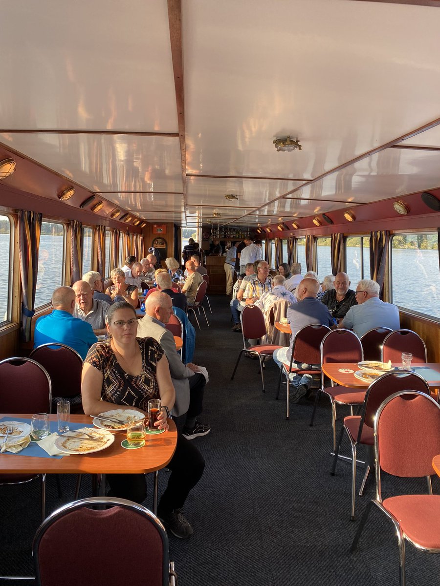 AstridHeijstee's tweet photo. Varen met de veteranen uit Kaag en Braassem. Vandaag werden zij in het zonnetje gezet. Want leven in vrijheid is niet vanzelfsprekend. Dankbaar dat onze veteranen zich daarvoor hebben ingezet of nog steeds doen. https://t.co/JSd3DPkwaN