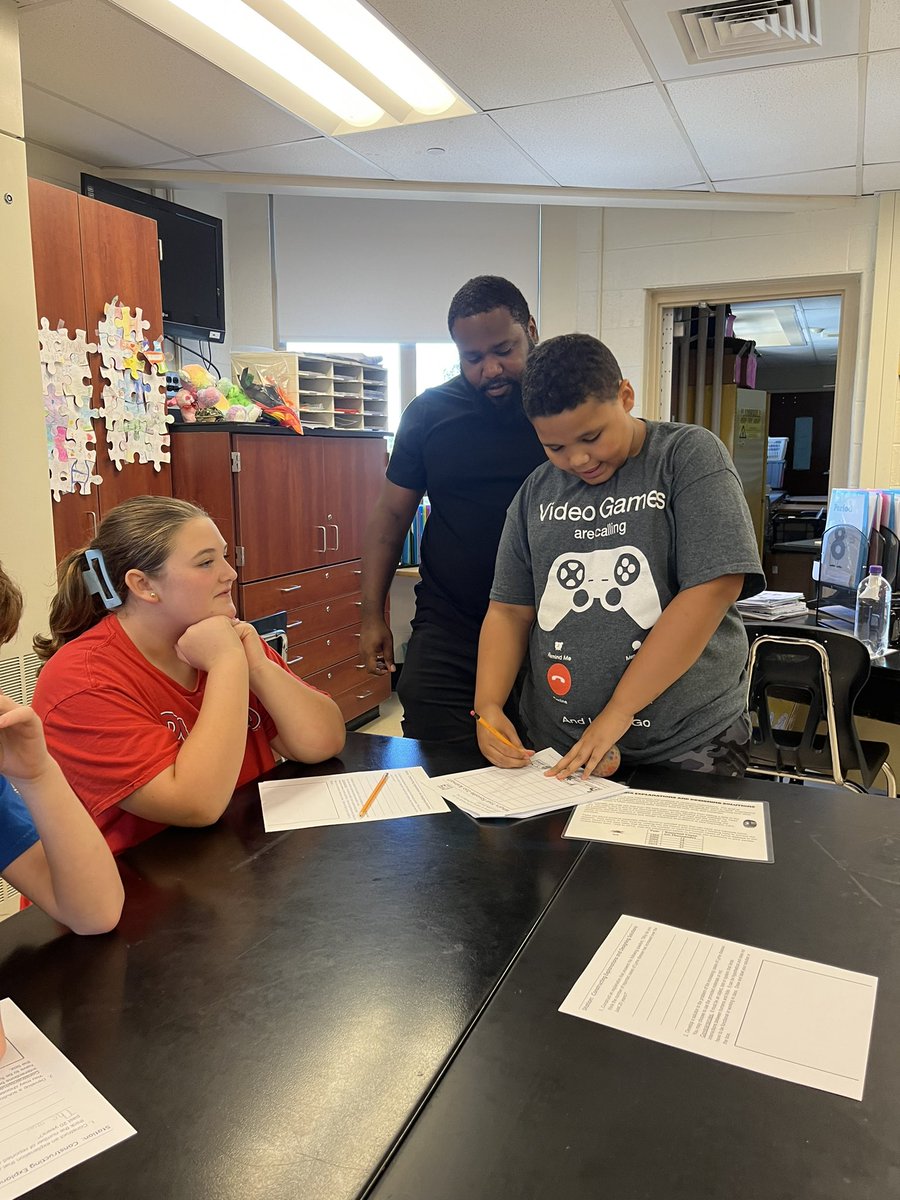 MrsONeill303's tweet photo. Lots going on today: Asking Questions &amp; Defining Problems, Constructing Explanations &amp;Designing Solutions and Analyzing Data!  Practicing  some of our SEPs.  @FugettMS https://t.co/cjkIhEweRM