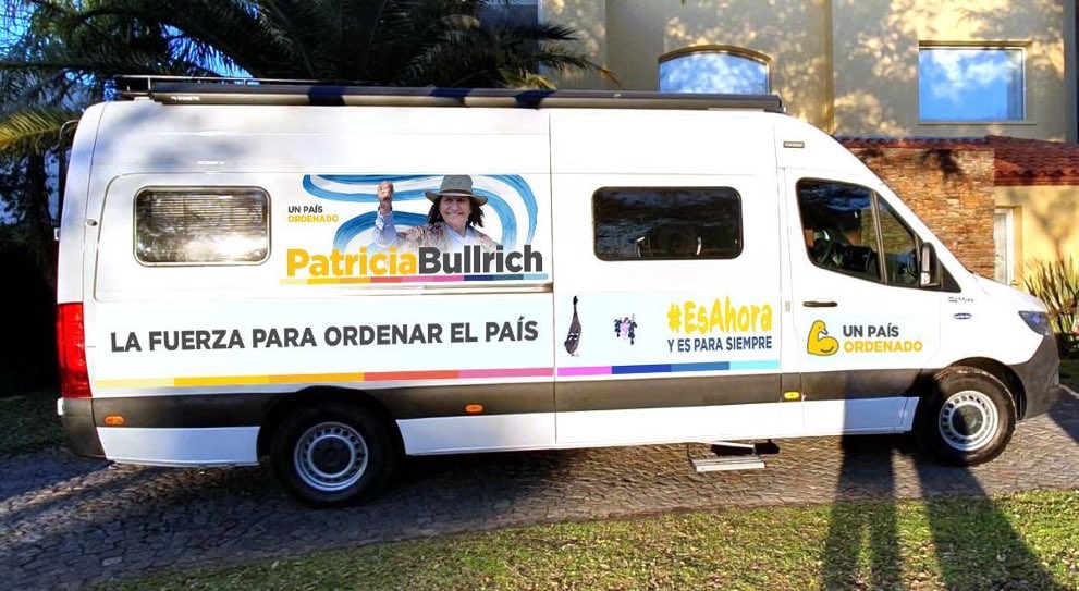 aleapo01's tweet photo. Arranca la caravana de @PatoBullrich . 
Vamos a llegar a cada rincón del país para hablar con los argentinos . #EsAhora 💪 https://t.co/ZJeMRvbSfL
