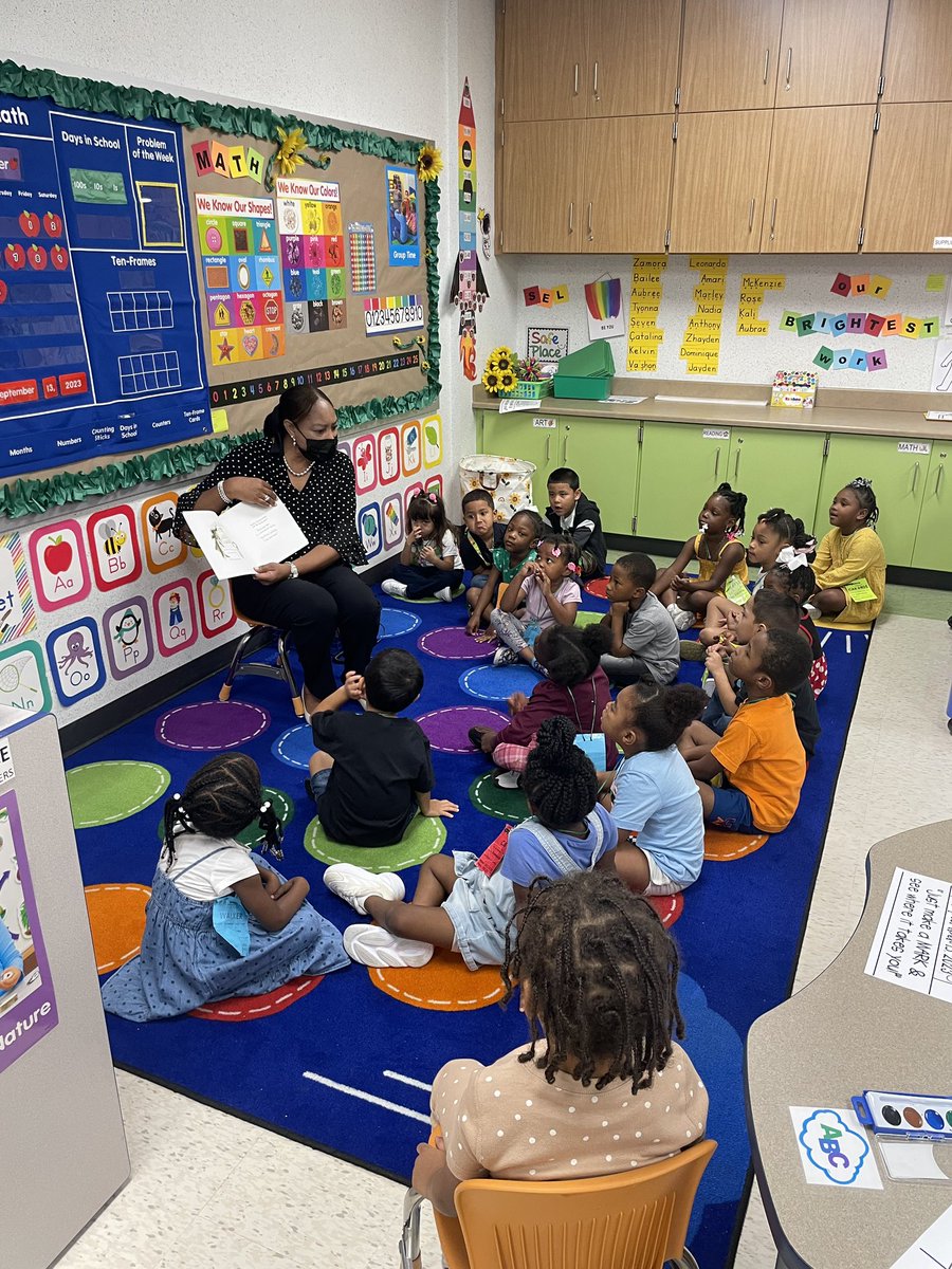 Thankful for our #DotDay readers! The friends enjoyed hearing the great story of The Dot! @DotClubConnect @AldineISD @aldinelibraries @drgoffney @RayMondragon @sherreedjohnson @Griggs_AISD #MyAldine #SweetestPlaceInAldine 📚