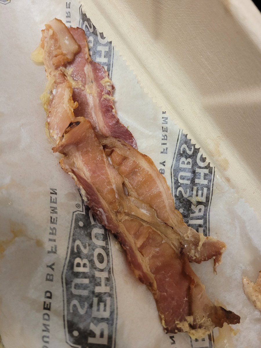 MixedBentley89's tweet photo. Look at this rubbery bacon I got in my club sub from @FirehouseSubs It looks like it's cold and shivering 😂. I picked it all out. And I had the 12inch. https://t.co/obSAN6u0to