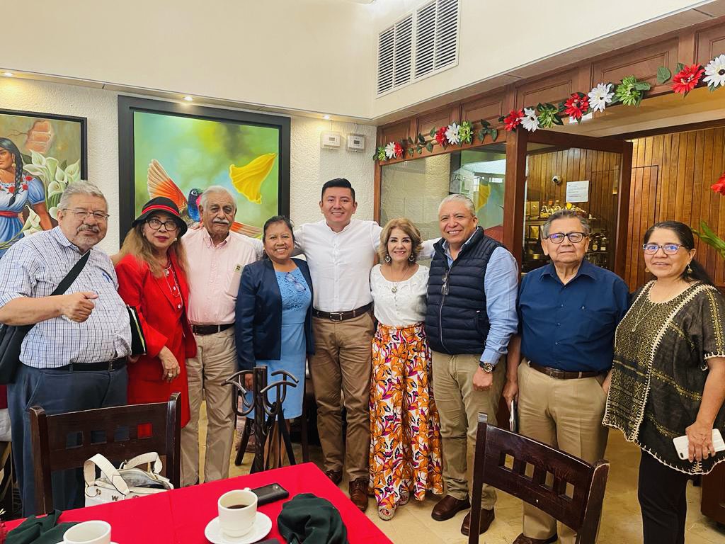_Marcelo_Mtz's tweet photo. Hoy asistí a la sin duda, productiva sesión de la Vicepresidencia del Sector Gubernamental del Colegio de Contadores Públicos del Estado de Oaxaca, gracias por la invitación, grandes amigos todos y sobre todo grandes profesionales del área. https://t.co/0OH6IAU57Z