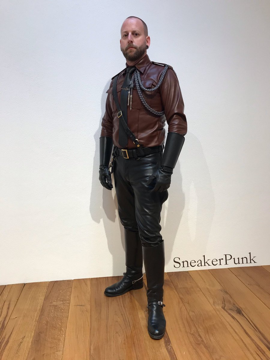 Auf die Knie! Sofort!