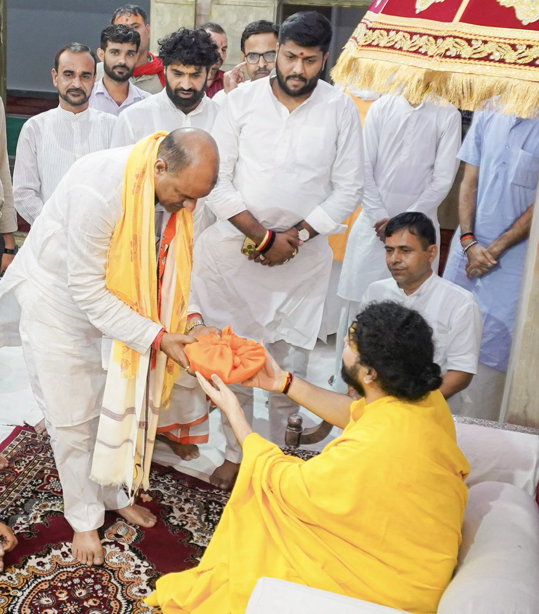 cpjoshiBJP's tweet photo. अखिल भारतीय जगद्गुरु श्री निम्बार्काचार्य पीठ, श्री निम्बार्क तीर्थ, अजमेर में दर्शन कर प्रदेशवासियों के शुभत्व के लिए प्रार्थना की एवं जगदगुरु श्री श्याम शरण देवाचार्य जी महाराज का आशीर्वाद लिया। https://t.co/f0Shy63fro