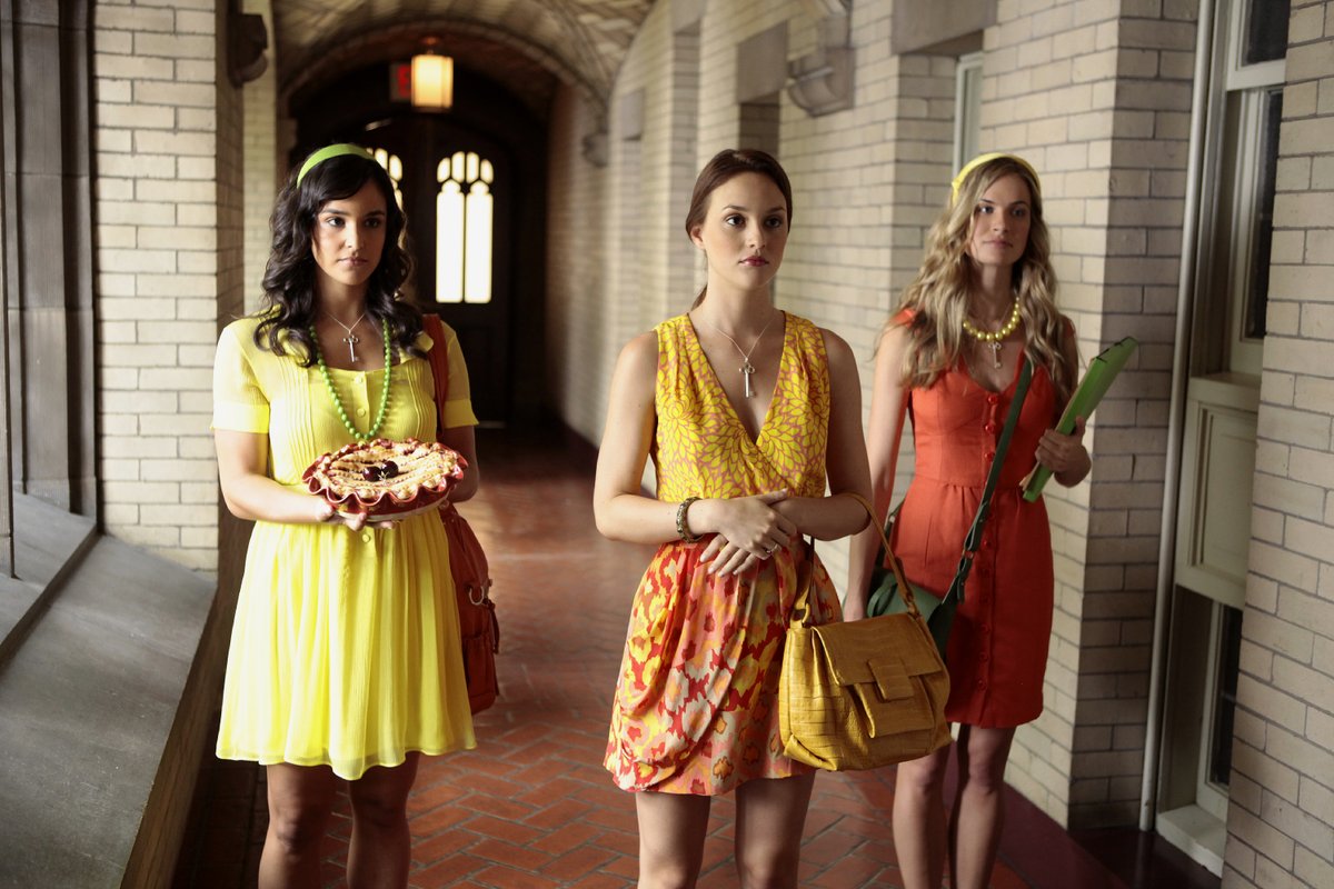 Every queen needs her minions 👑 #GossipGirl