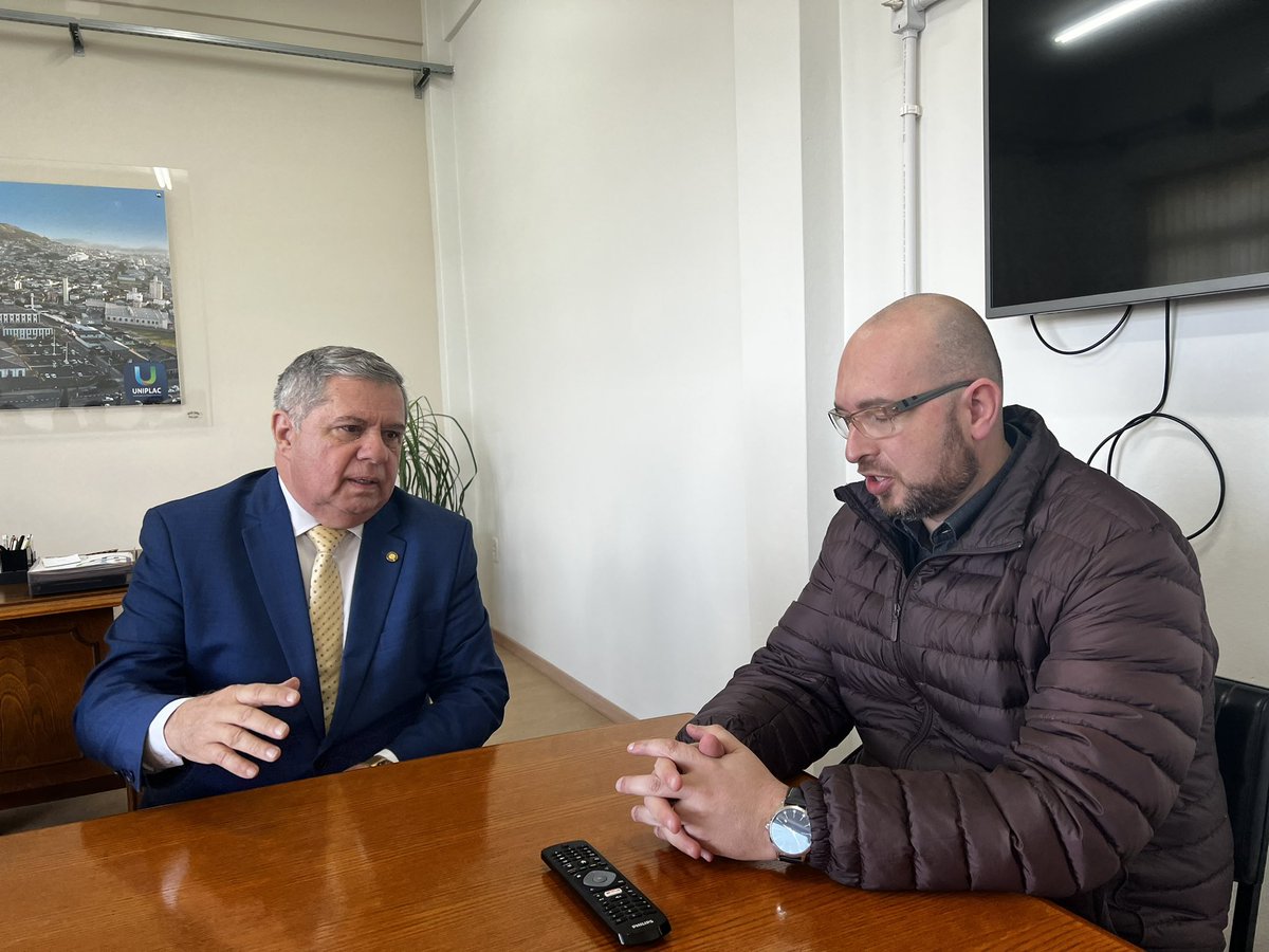 depmariomotta's tweet image. Estamos aqui na prestigiada Uniplac com o querido e competente reitor Kaio Amarante. 

#lages #amures