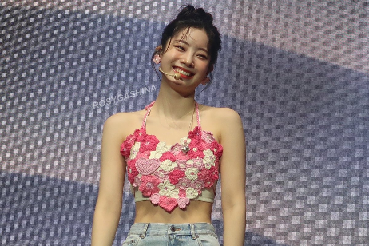R0SYGASHINA's tweet photo. #READY_TO_BE_IN_LONDON_D1 #READYTOBE #RTBinLondon #TWICE #DAHYUN #TWICE_5TH_WORLD_TOUR https://t.co/McdEADry0L
