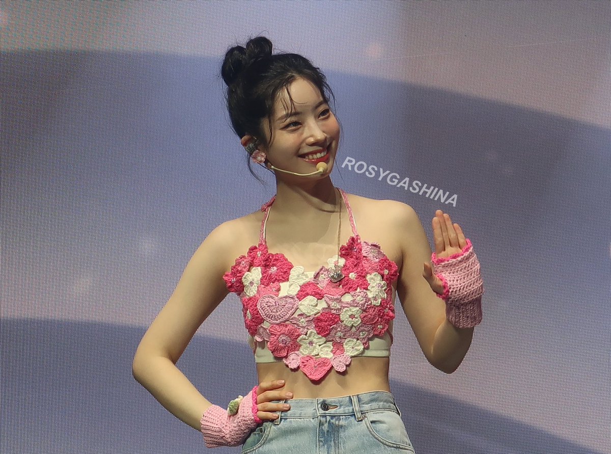 R0SYGASHINA's tweet photo. #READY_TO_BE_IN_LONDON_D1 #READYTOBE #RTBinLondon #TWICE #DAHYUN #TWICE_5TH_WORLD_TOUR https://t.co/McdEADry0L