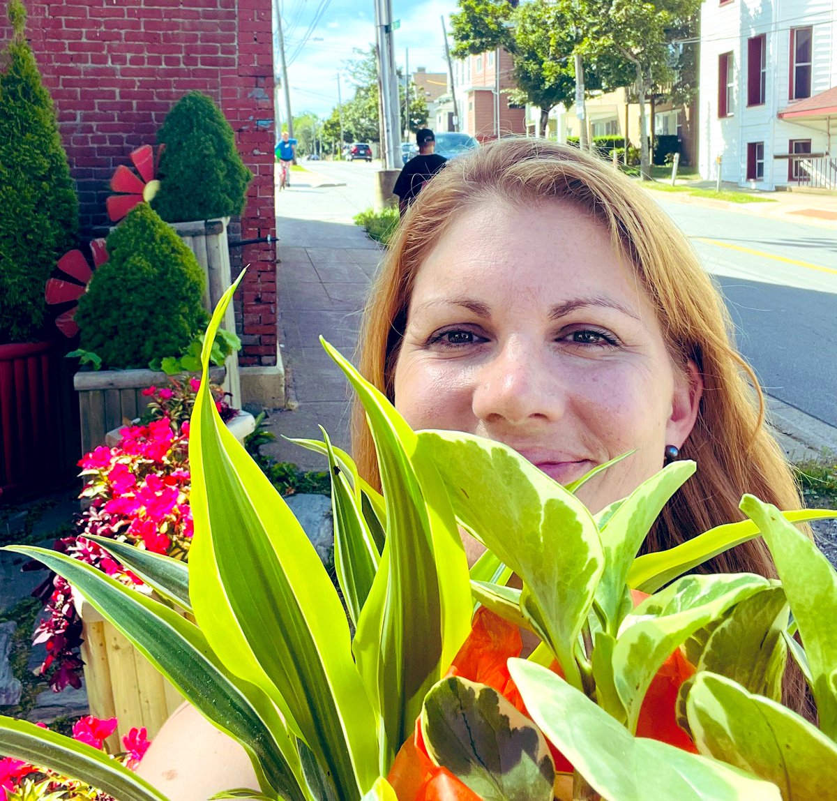 I hear that X is the end of #AcademicTwitter &amp; folks are migrating to platforms like Instagram. All I see there is pics of food &amp; coffee. My Twitter is all #plants -pics, botanists, scientific articles. I came here for networking, but I’m staying for the plants 😆🌱#iamabotanist