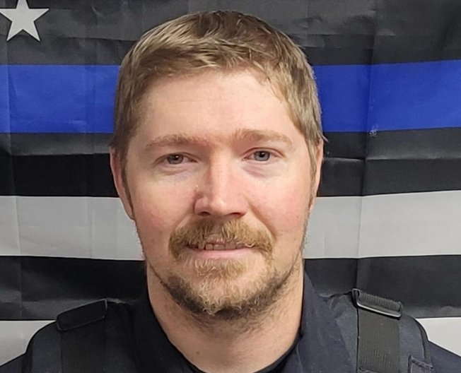Another young hero has been murdered in Iowa. Officer Kevin Cram your life mattered. #bluelivesmatter 

cbsnews.com/minnesota/news…