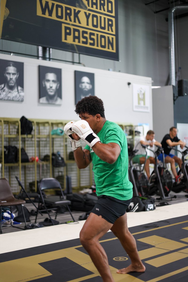 GILBERT BURNS DURINHO tweet media