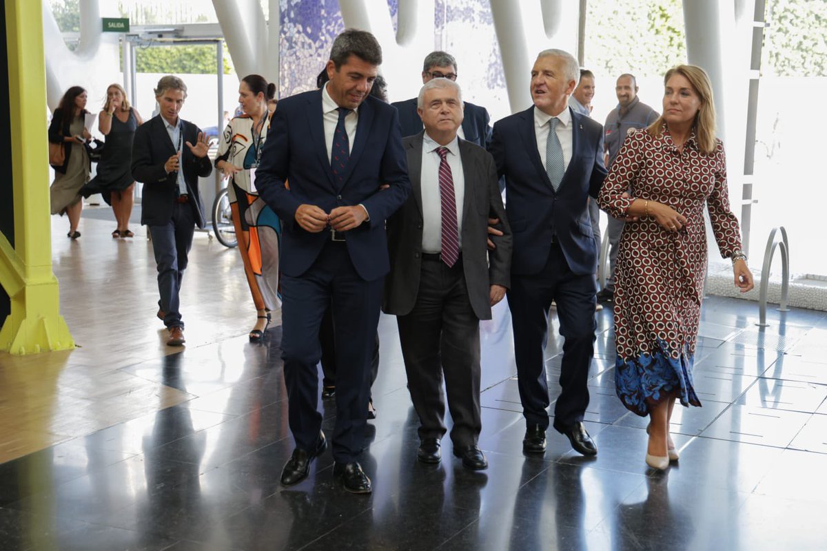 Enhorabuena a los galardonados y galardonadas en la Gala de entrega de los #PremiosSolidarios del @GrupoSocialONCE por su labor en favor de la inclusión y accesibilidad.

¡Sigamos trabajando juntos por una sociedad más justa y solidaria! 

🚆'Próxima estación: PORVENIR'